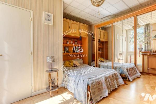 Versailles, rue Montbauron, deux pièces à rénover