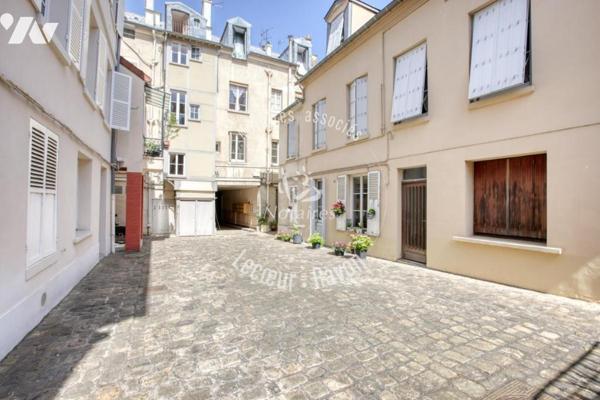 Versailles, rue Montbauron, deux pièces à rénover