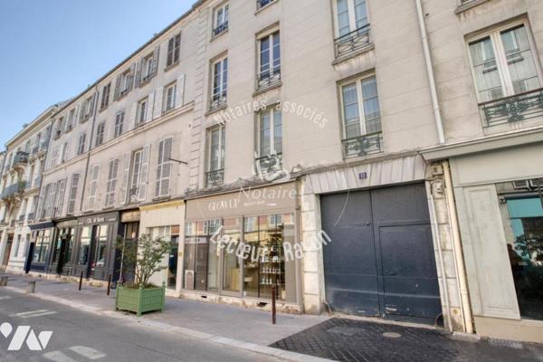 Versailles, rue Montbauron, deux pièces à rénover