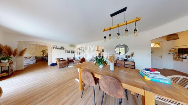 Cugnaux Maison de plain-pied T6 avec pisicine sur une parcelle d'environ 1 200 m2