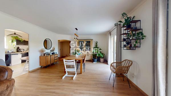 Cugnaux Maison de plain-pied T6 avec pisicine sur une parcelle d'environ 1 200 m2