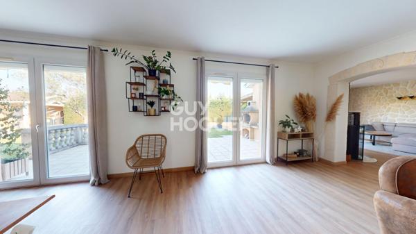 Cugnaux Maison de plain-pied T6 avec pisicine sur une parcelle d'environ 1 200 m2