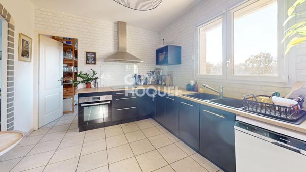 Cugnaux Maison de plain-pied T6 avec pisicine sur une parcelle d'environ 1 200 m2