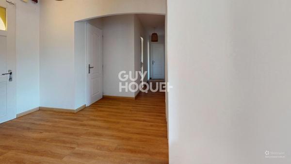 Cugnaux Maison de plain-pied T6 avec pisicine sur une parcelle d'environ 1 200 m2