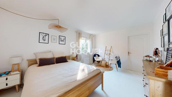 Cugnaux Maison de plain-pied T6 avec pisicine sur une parcelle d'environ 1 200 m2