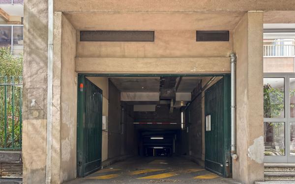 Stationnement à louer    11,71 m2 Paris 20
