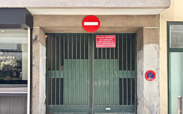 Stationnement à louer    11,71 m2 Paris 20