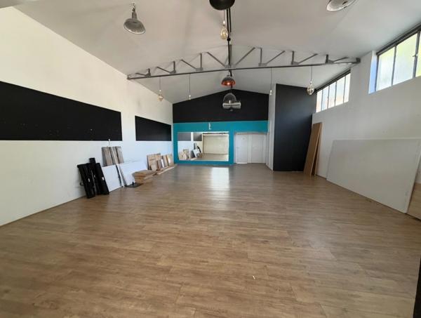 Local commercial de plus de 187 m² à louer SALON DE PROVENCE (13)