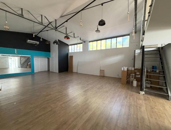 Local commercial de plus de 187 m² à louer SALON DE PROVENCE (13)