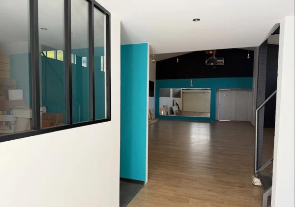 Local commercial de plus de 187 m² à louer SALON DE PROVENCE (13)