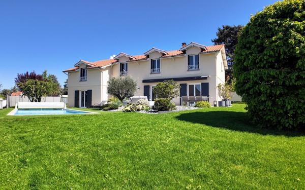 Maison à vendre    6 pièces • 190 m2 Saint-Priest-en-Jarez