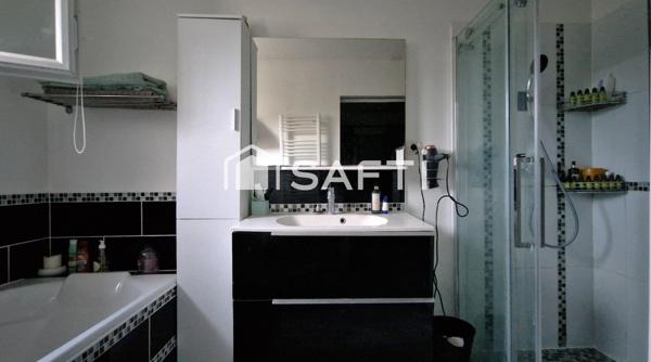 maison 4 chambres plain-pied sans vis à vis sur terrain clos.