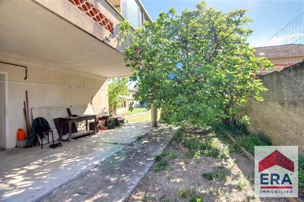 Maison à Orange 80 m² habitable au 1er niveau et 60m² à aménager en rez de chaussée! 853m² de terrain !