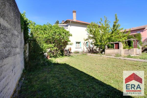 Maison à Orange 80 m² habitable au 1er niveau et 60m² à aménager en rez de chaussée! 853m² de terrain !