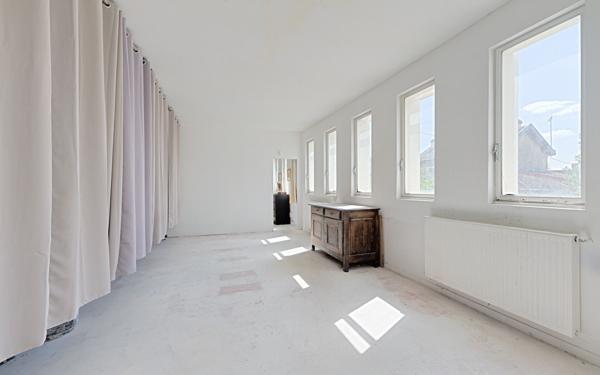 Appartement à vendre    3 pièces • 156,74 m2 Rosny-sous-Bois