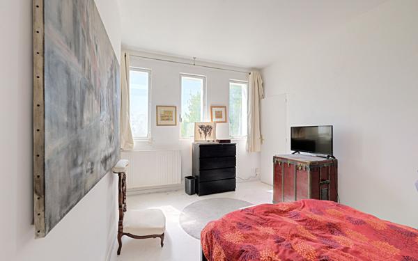 Appartement à vendre    3 pièces • 156,74 m2 Rosny-sous-Bois