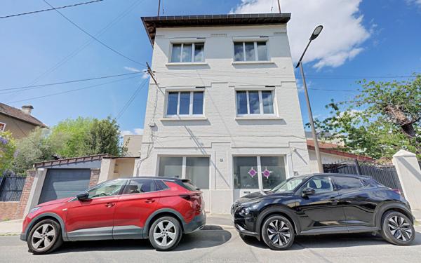 Appartement à vendre    3 pièces • 156,74 m2 Rosny-sous-Bois
