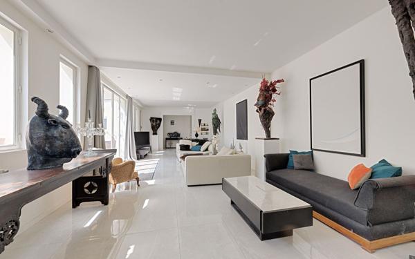 Appartement à vendre    3 pièces • 156,74 m2 Rosny-sous-Bois