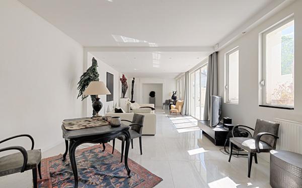 Appartement à vendre    3 pièces • 156,74 m2 Rosny-sous-Bois