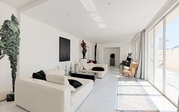 Appartement à vendre    3 pièces • 156,74 m2 Rosny-sous-Bois