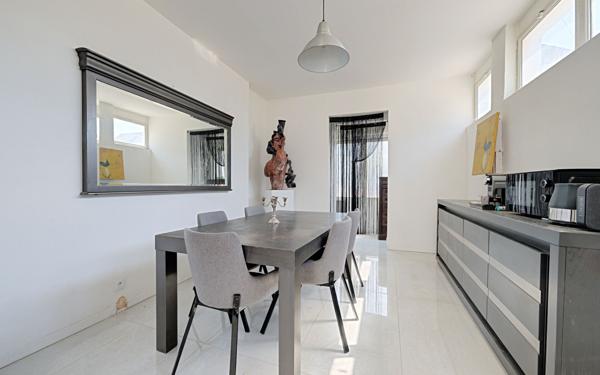 Appartement à vendre    3 pièces • 156,74 m2 Rosny-sous-Bois