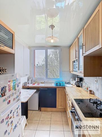 DERNIER ÉTAGE + BOX + CALME = OPPORTUNITÉ À SAISIR !