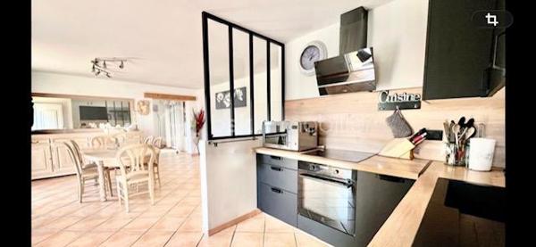 Villa de plain pied 4 pièces 90 m2

Jolie maison des années 2000 de plain pied , de 90 m2 habitables sur une parcelle de 507 m2 
*Composée d’un SALON /SEJOUR donnant sur la terrasse 
*Une cuisine ouverte moderne et équipée ,
* 3 chambres
* Une buanderie peut être transformée en une chambre supplémentaire ou bureau
*Une  SDE avec douche a l’italienne 
*WC 
*A l’extérieur son jardin et sa terrasse 
*Piscine maçonnée ( Filtration au sel ) 
Sans vis à vis 
*3 stationnements ( camping-car également ) avec un accès facile et ces deux portails motorisés 
*Les équipements 
*Climatisation réversible gagnable 
*Alarme 
*Visiophone
*Cumulus thermodynamique 
Maison très bien isolée, pratique , confortable , lumineuse 
Une visite s.impose , n.hésitez pas à me contacter
