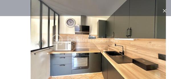 Villa de plain pied 4 pièces 90 m2

Jolie maison des années 2000 de plain pied , de 90 m2 habitables sur une parcelle de 507 m2 
*Composée d’un SALON /SEJOUR donnant sur la terrasse 
*Une cuisine ouverte moderne et équipée ,
* 3 chambres
* Une buanderie peut être transformée en une chambre supplémentaire ou bureau
*Une  SDE avec douche a l’italienne 
*WC 
*A l’extérieur son jardin et sa terrasse 
*Piscine maçonnée ( Filtration au sel ) 
Sans vis à vis 
*3 stationnements ( camping-car également ) avec un accès facile et ces deux portails motorisés 
*Les équipements 
*Climatisation réversible gagnable 
*Alarme 
*Visiophone
*Cumulus thermodynamique 
Maison très bien isolée, pratique , confortable , lumineuse 
Une visite s.impose , n.hésitez pas à me contacter