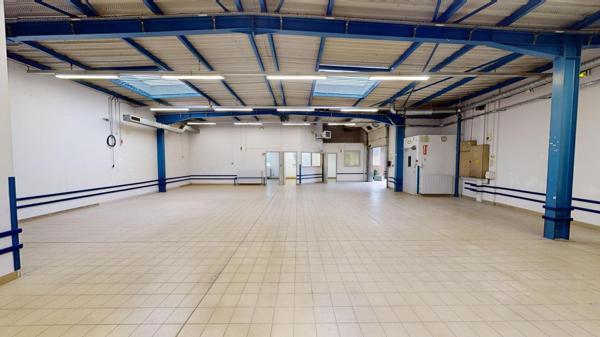 Local commercial  290m² MORESTEL + Parking en sous sol   434m²