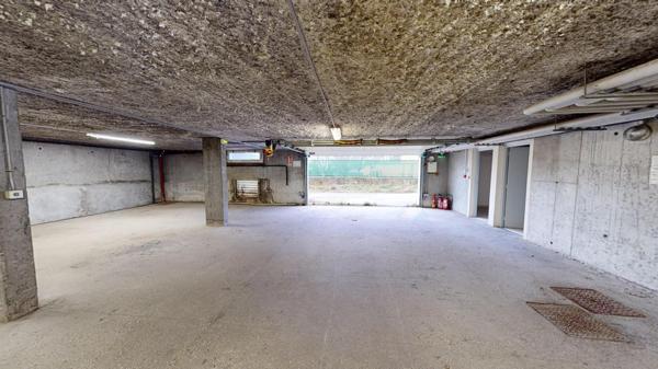 Local commercial  290m² MORESTEL + Parking en sous sol   434m²