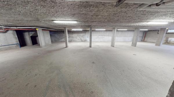 Local commercial  290m² MORESTEL + Parking en sous sol   434m²