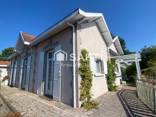 Villa de charme avec jardin paysager et piscine