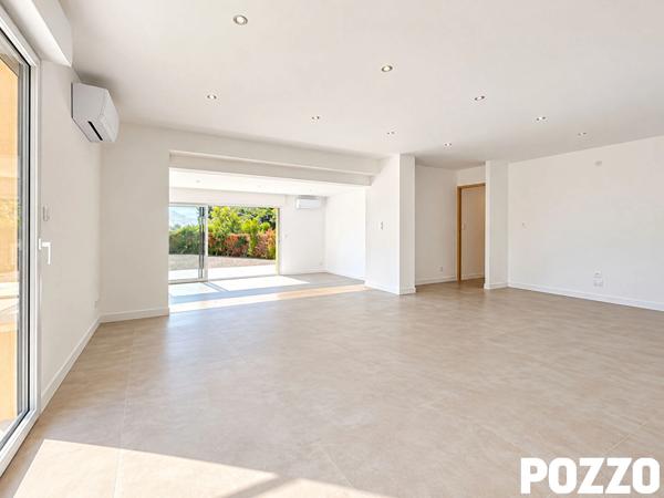 A Vendre - Avranches centre - Appartement rez-de-chaussée - 5 pièce(s) 137,64 m² - terrasse et parking AVRANCHES