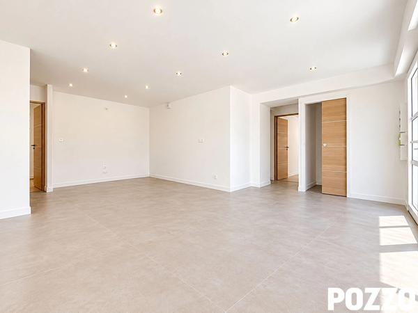 A Vendre - Avranches centre - Appartement rez-de-chaussée - 5 pièce(s) 137,64 m² - terrasse et parking AVRANCHES