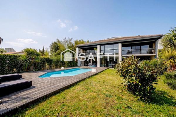 LE BOUSCAT – Limite Parc Bordelais : MAISON D’ARCHITECTE ALLIANT LUMIERE ET ESPACES.