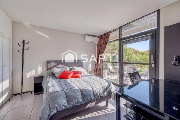 LE BOUSCAT – Limite Parc Bordelais : MAISON D’ARCHITECTE ALLIANT LUMIERE ET ESPACES.