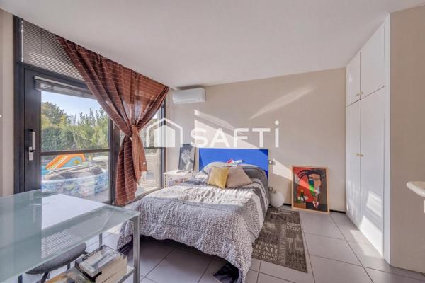 LE BOUSCAT – Limite Parc Bordelais : MAISON D’ARCHITECTE ALLIANT LUMIERE ET ESPACES.