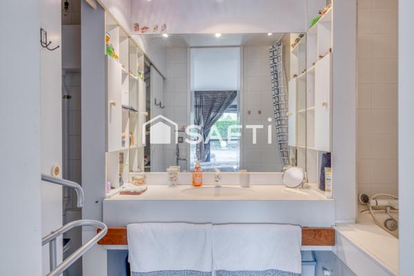 LE BOUSCAT – Limite Parc Bordelais : MAISON D’ARCHITECTE ALLIANT LUMIERE ET ESPACES.