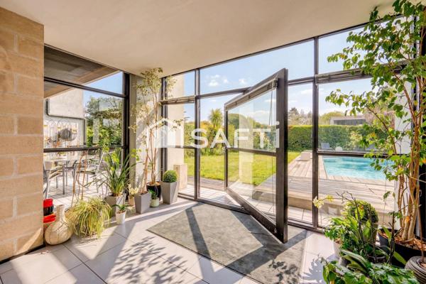 LE BOUSCAT – Limite Parc Bordelais : MAISON D’ARCHITECTE ALLIANT LUMIERE ET ESPACES.