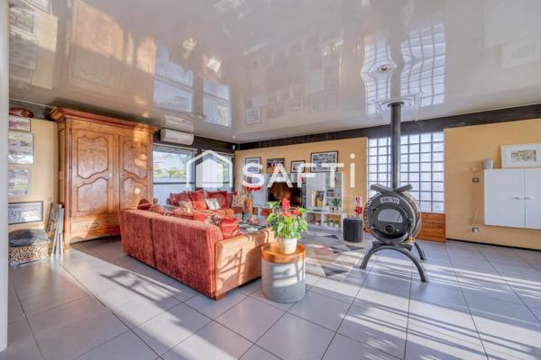 LE BOUSCAT – Limite Parc Bordelais : MAISON D’ARCHITECTE ALLIANT LUMIERE ET ESPACES.