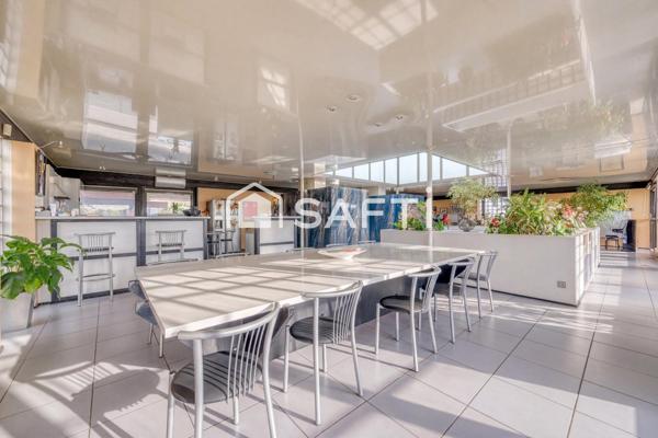 LE BOUSCAT – Limite Parc Bordelais : MAISON D’ARCHITECTE ALLIANT LUMIERE ET ESPACES.