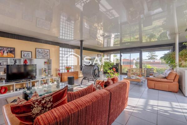 LE BOUSCAT – Limite Parc Bordelais : MAISON D’ARCHITECTE ALLIANT LUMIERE ET ESPACES.