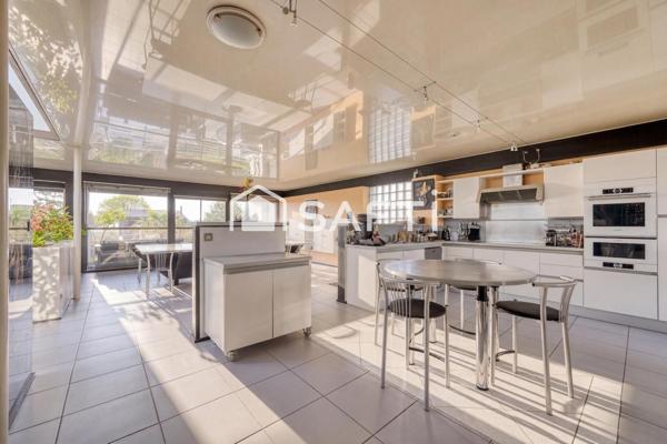 LE BOUSCAT – Limite Parc Bordelais : MAISON D’ARCHITECTE ALLIANT LUMIERE ET ESPACES.