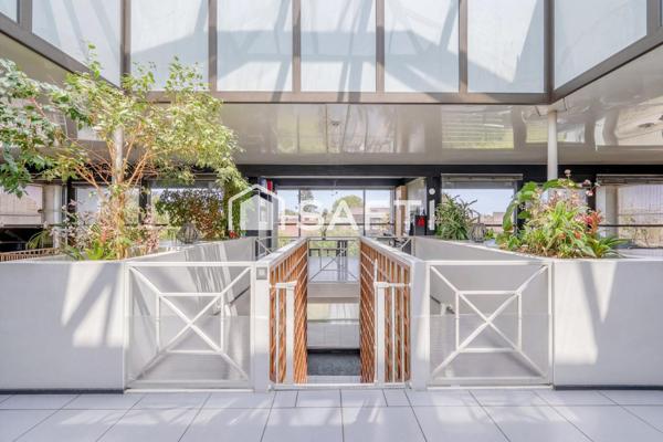 LE BOUSCAT – Limite Parc Bordelais : MAISON D’ARCHITECTE ALLIANT LUMIERE ET ESPACES.