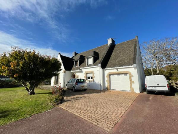 A vendre a ERDEVEN : maison a l architecture neo bretonne offrant de grands volumes non loin du bourg