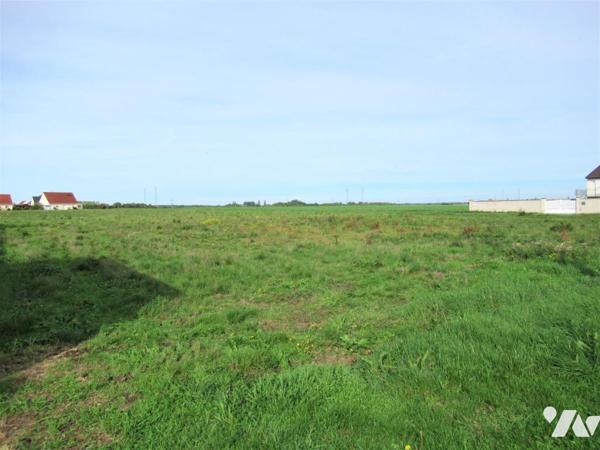 Terrain constructible d'une superficie de 816 m²