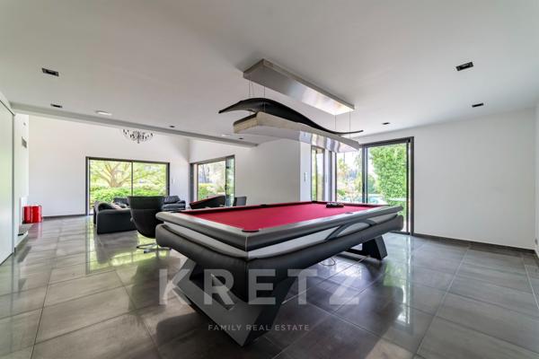 Exceptionnelle villa rénovée de 400m2 sur un parc paysager de 8300m2