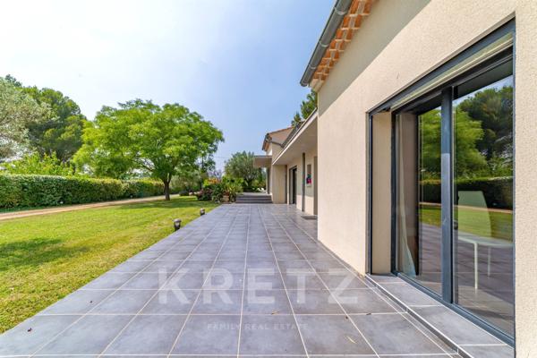 Exceptionnelle villa rénovée de 400m2 sur un parc paysager de 8300m2