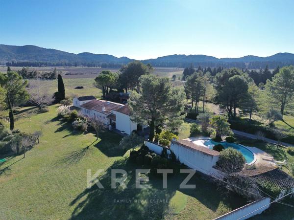 Exceptionnelle villa rénovée de 400m2 sur un parc paysager de 8300m2