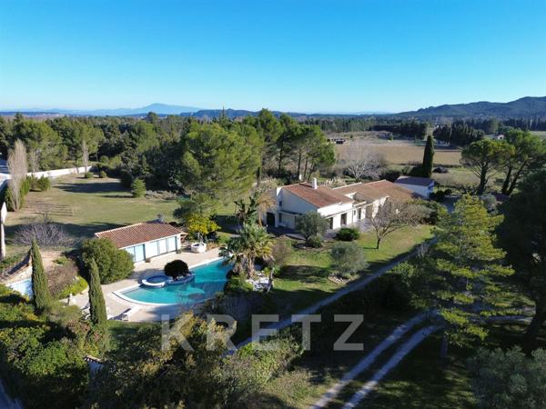 Exceptionnelle villa rénovée de 400m2 sur un parc paysager de 8300m2